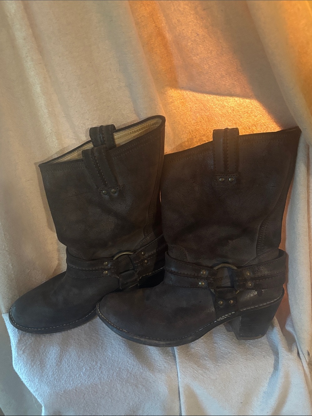Frye Carmen Harness Short
Women’s Dark Brown Suede Mid-Calf Harness Boots